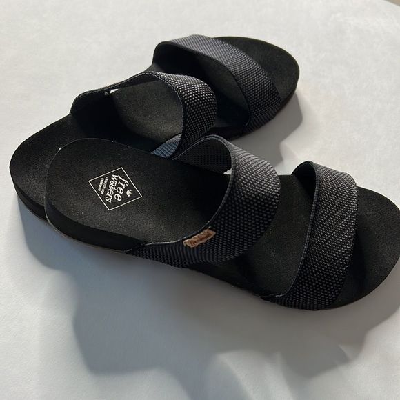 free waters Shoes - Freewaters Supreem La Jolla Women's Shoes Black : 7 B - Medium